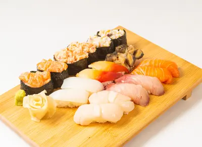 Seafood Specialty Sushi (18 pieces)