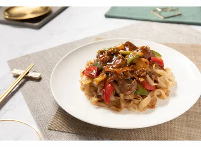 Rice Noodles with Beef in Black Bean and Pepper Sauce