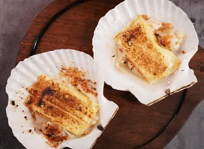 Garlic and Cheese Grilled Half Shell Fan Scallop (2pcs)