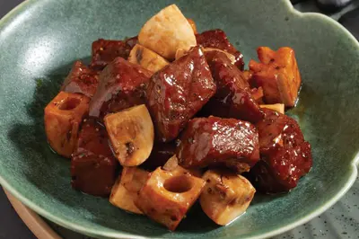 Stir-fried Diced Beef & Mushroom with Black Pepper