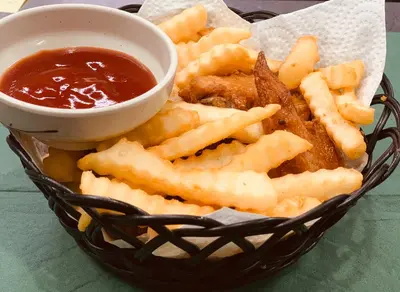 Chicken Wings with Fries