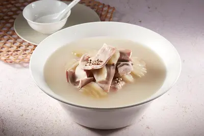 Pig's Tripe Soup with Preserved Vegetables & Pepper