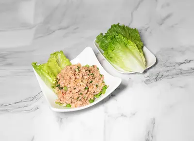 Lettuce Wrap with Shallots, Roasted Rice and Minced Meat